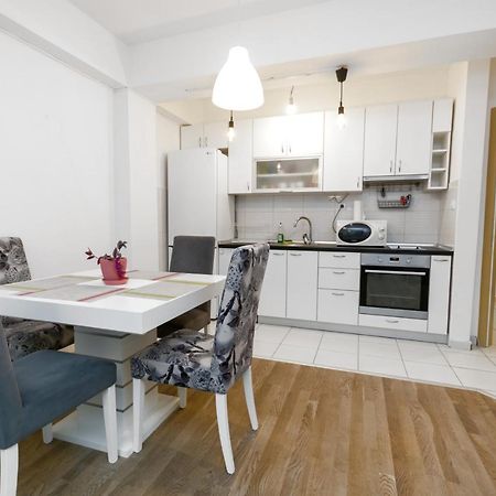 One Bedroom Apartment With Private Parking Skopje Extérieur photo