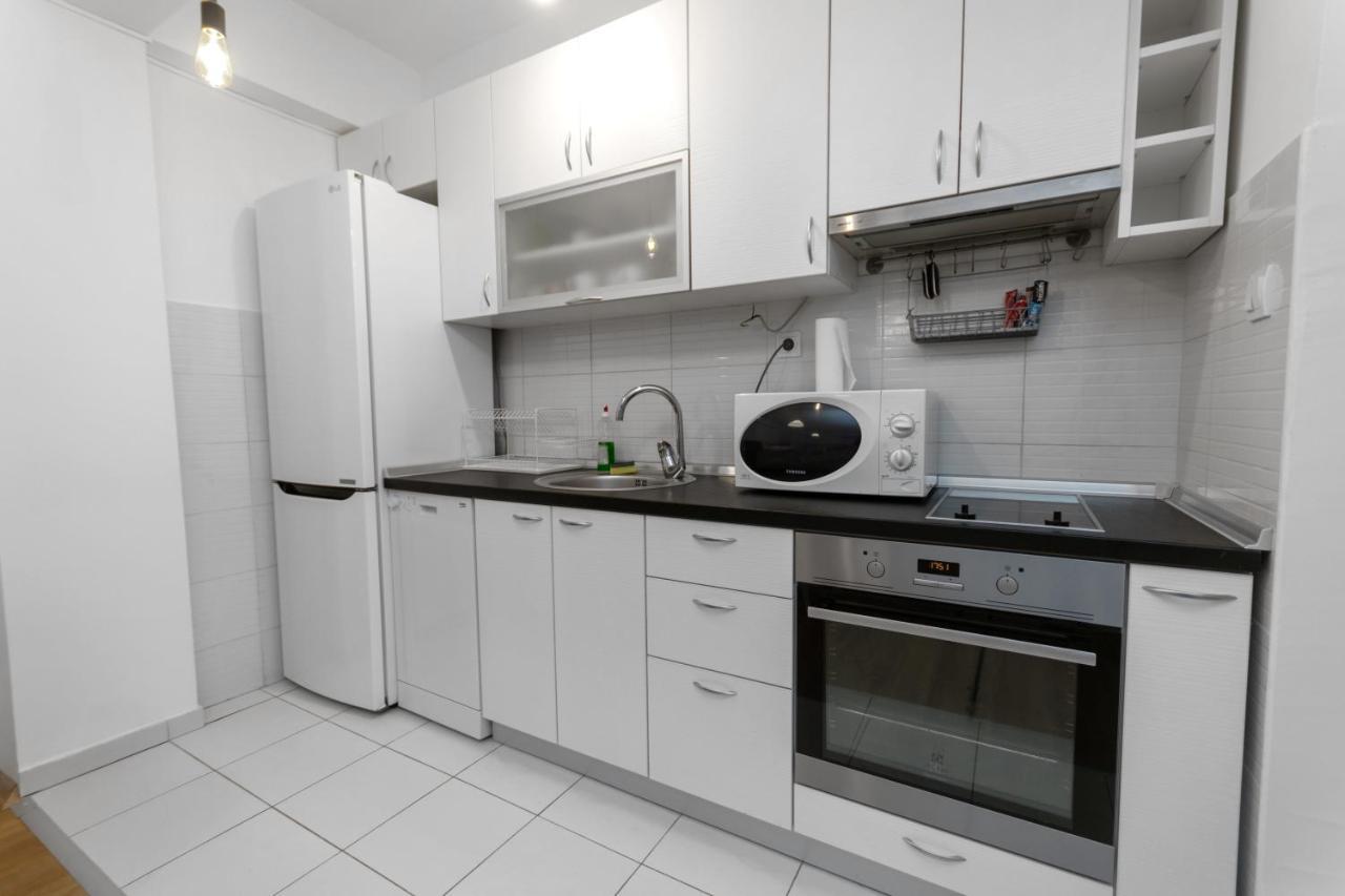 One Bedroom Apartment With Private Parking Skopje Extérieur photo