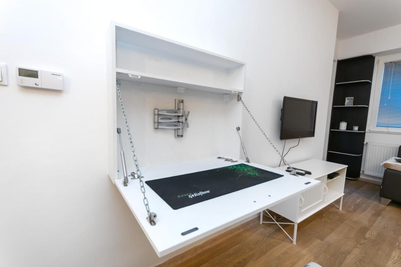 One Bedroom Apartment With Private Parking Skopje Extérieur photo