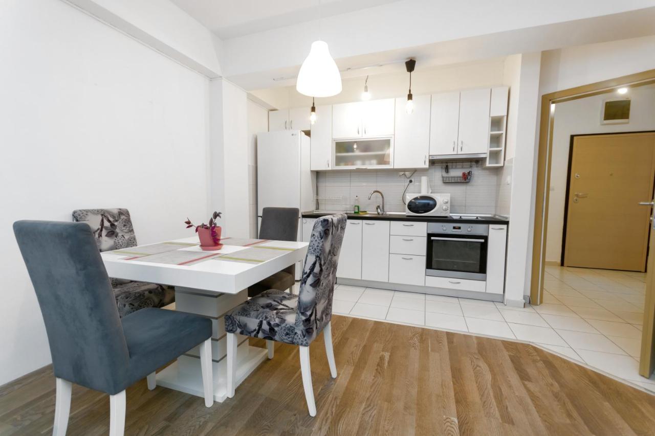One Bedroom Apartment With Private Parking Skopje Extérieur photo