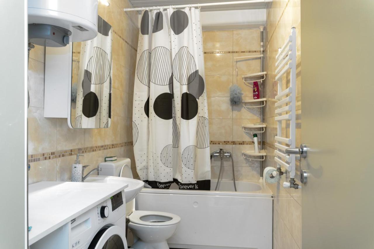 One Bedroom Apartment With Private Parking Skopje Extérieur photo