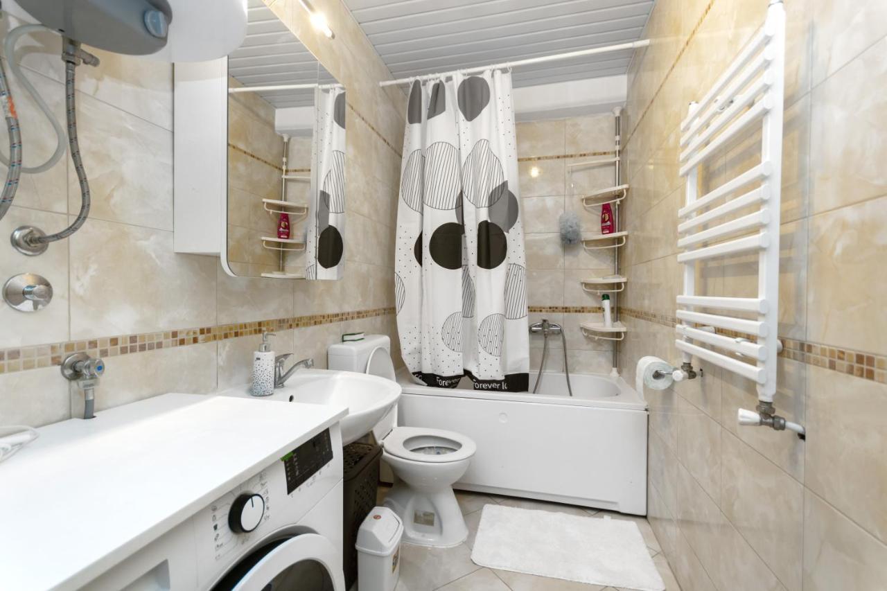 One Bedroom Apartment With Private Parking Skopje Extérieur photo