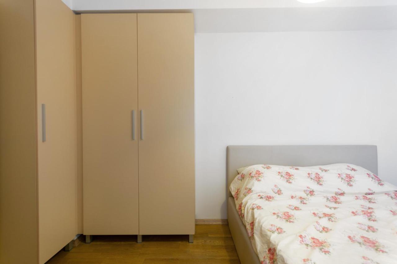 One Bedroom Apartment With Private Parking Skopje Extérieur photo